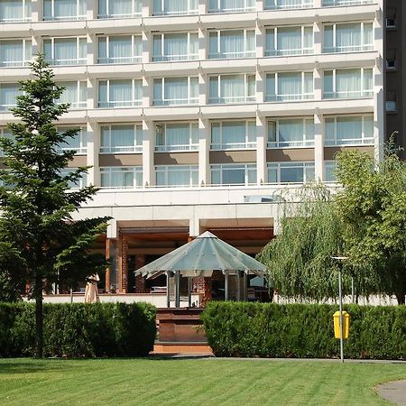 Ramada By Wyndham Bucharest Parc Hotel Exterior photo